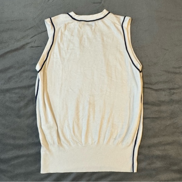 Zara Ribbed Fitted White Tank Top

#1100 - Picture 6 of 6